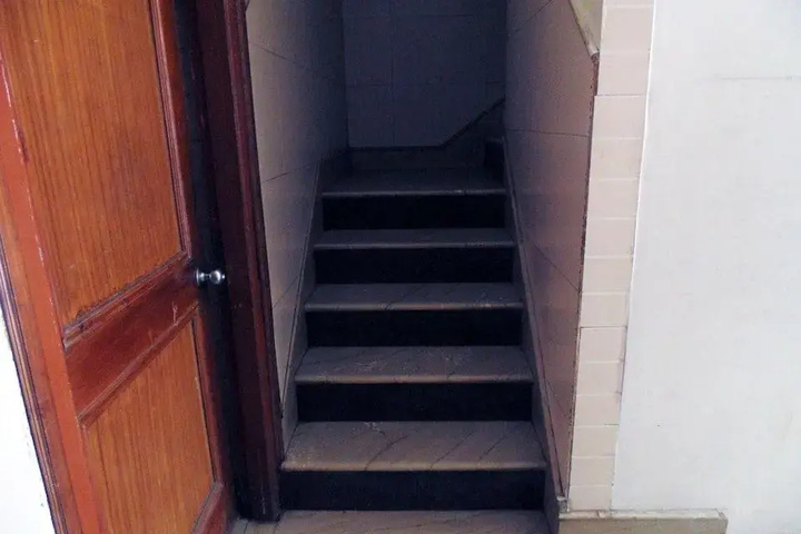 Room 6 of 7