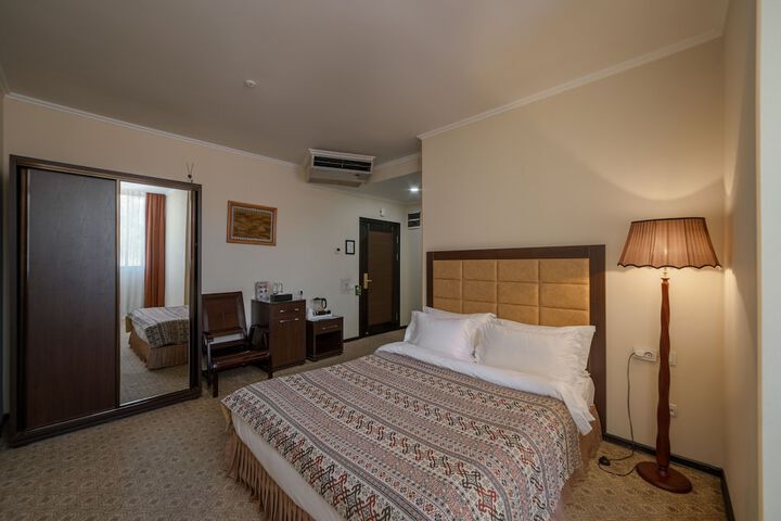 Room 10 of 114