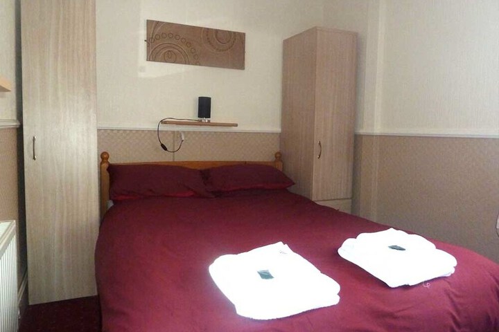 Room 2 of 35