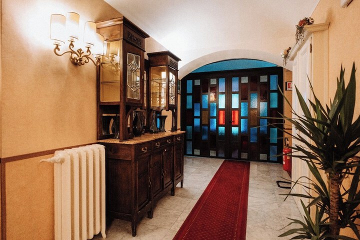 Ballroom/Hall 62 of 69