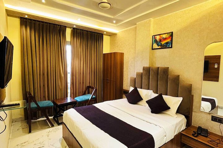 Room 33 of 50