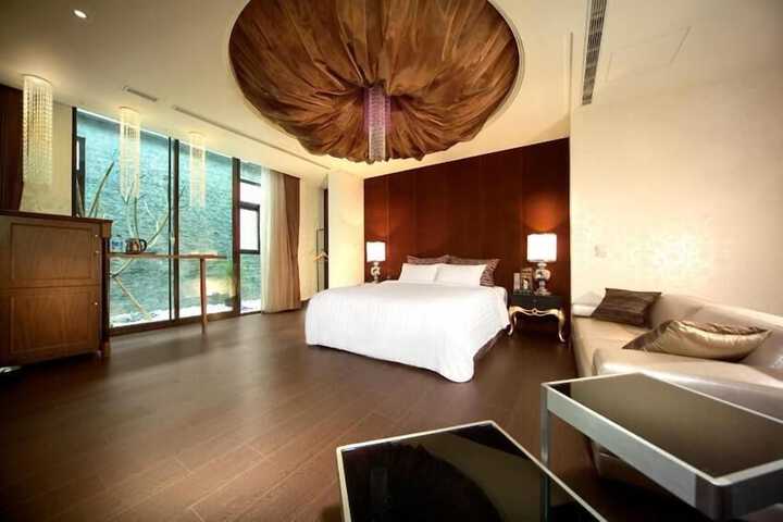 Room 21 of 53