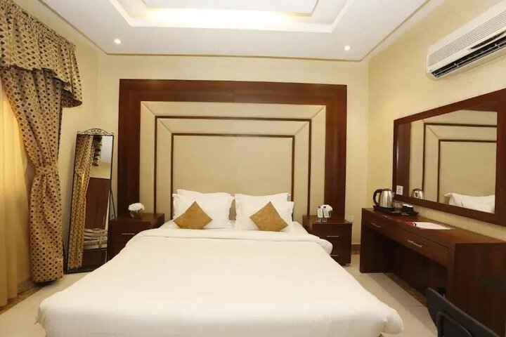 Room 2 of 25
