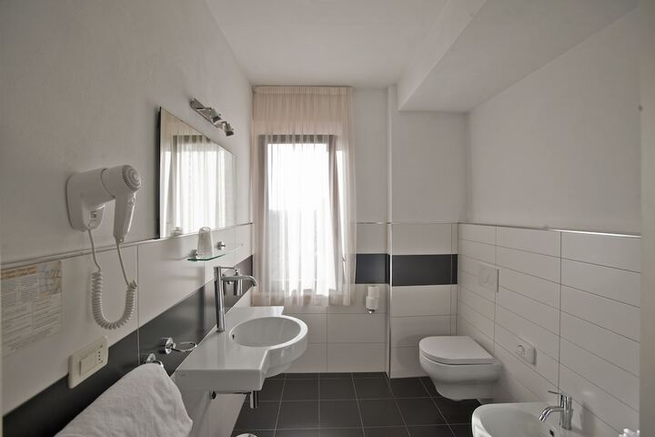 Room 20 of 38