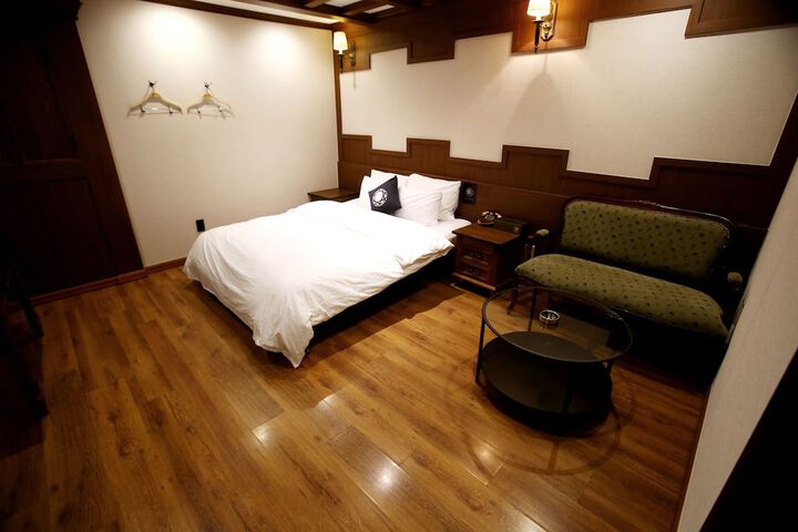 Room 13 of 60