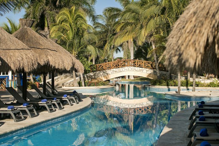 Hotel Pool