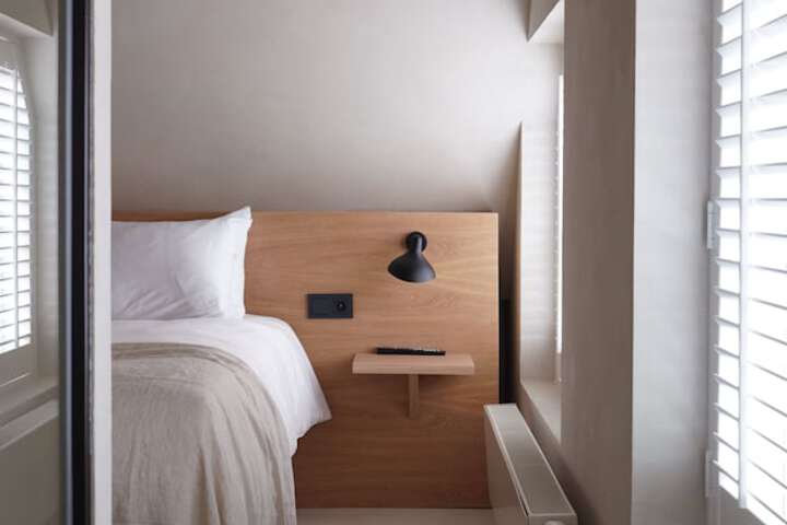 Room 25 of 74
