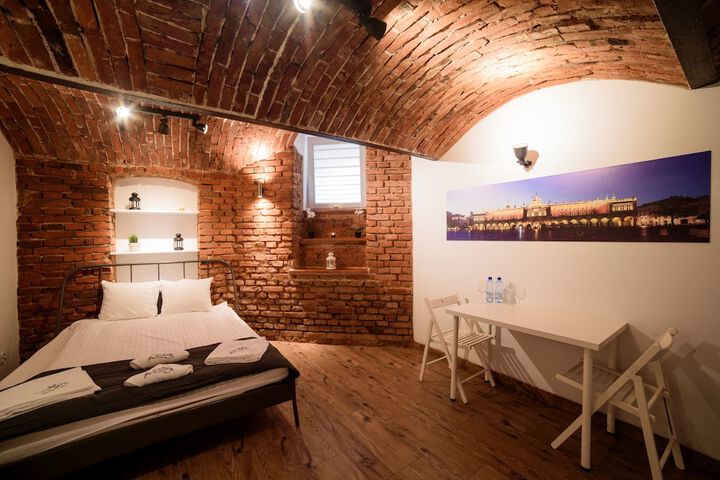 Room 11 of 84