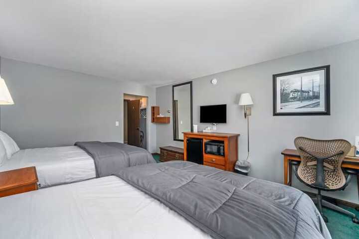 Room 7 of 12