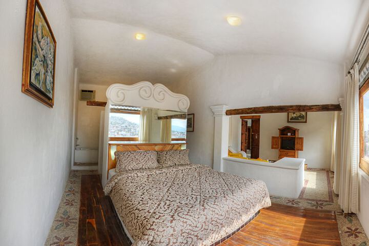 Room 6 of 100