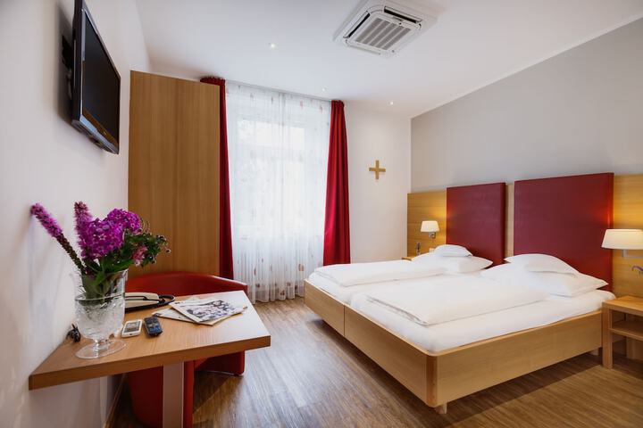 Room 16 of 73
