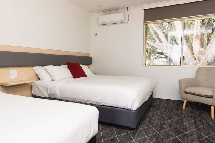 Room 2 of 28