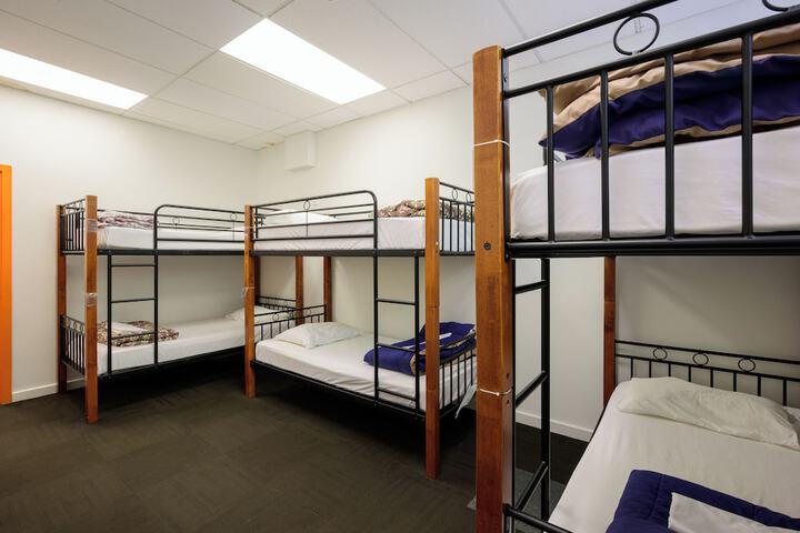 Room 30 of 106