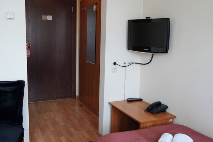 Room 8 of 77