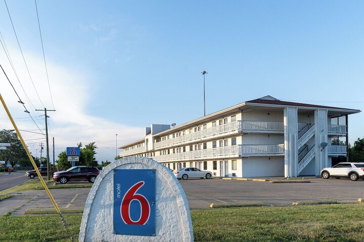 Hotel Entry