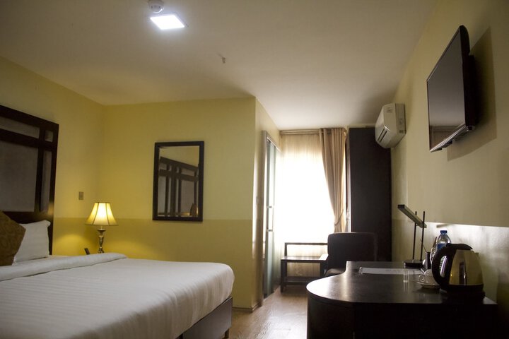 Room 17 of 44