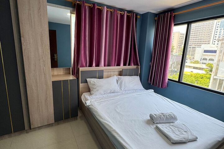 Room 8 of 27