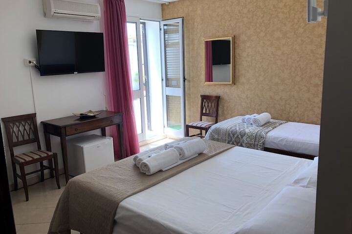 Room 15 of 53