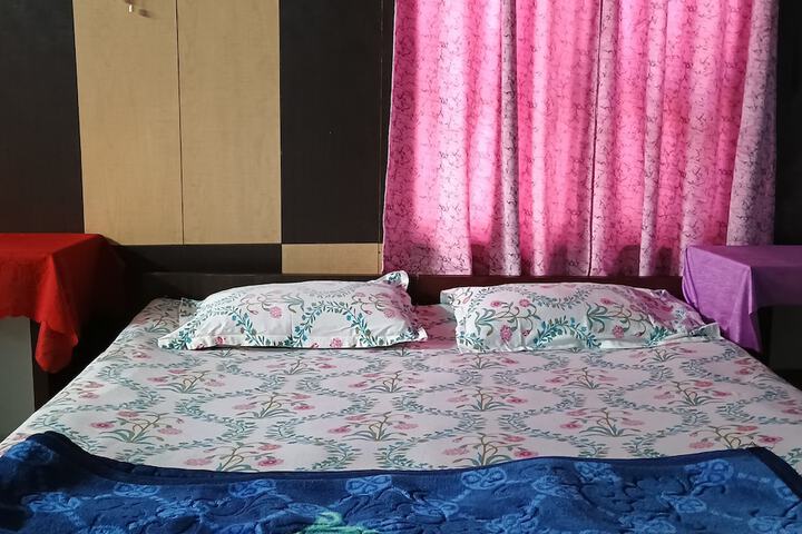 Room 2 of 3