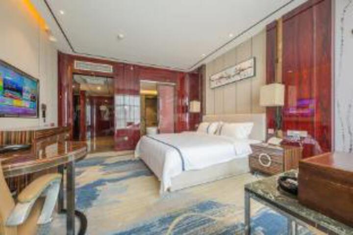 Room 8 of 8
