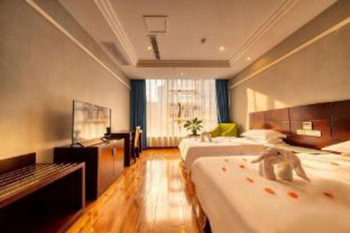 Room 9 of 9