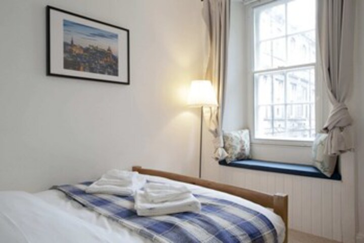 Room 25 of 44
