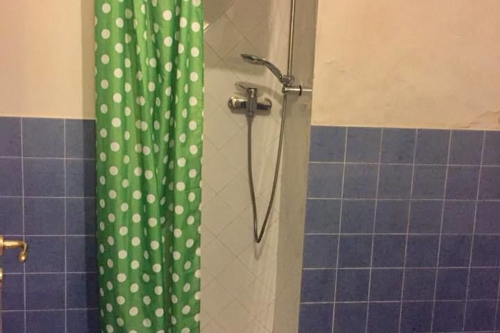 Room 4 of 100