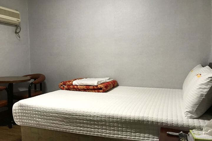 Room 4 of 22