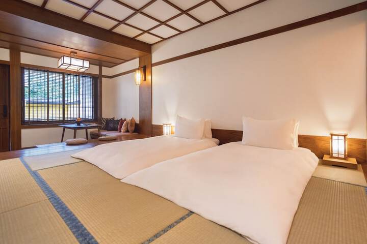 Room 4 of 193