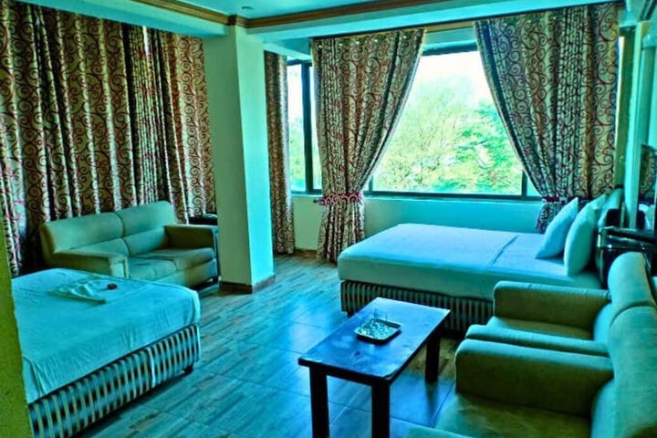 Room 10 of 16