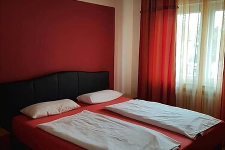 Room 7 of 25
