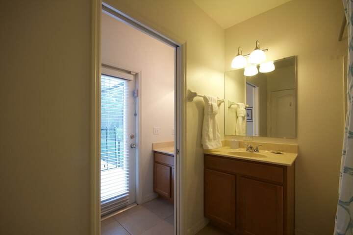 Room 18 of 28