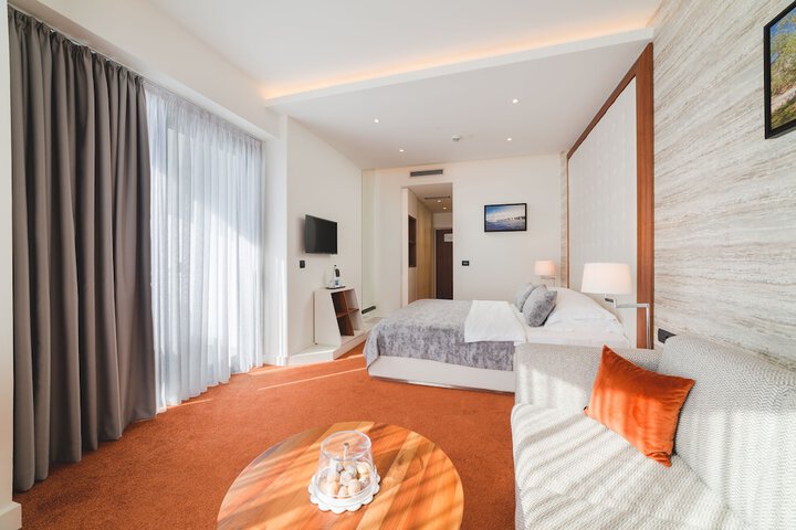 Room 20 of 106