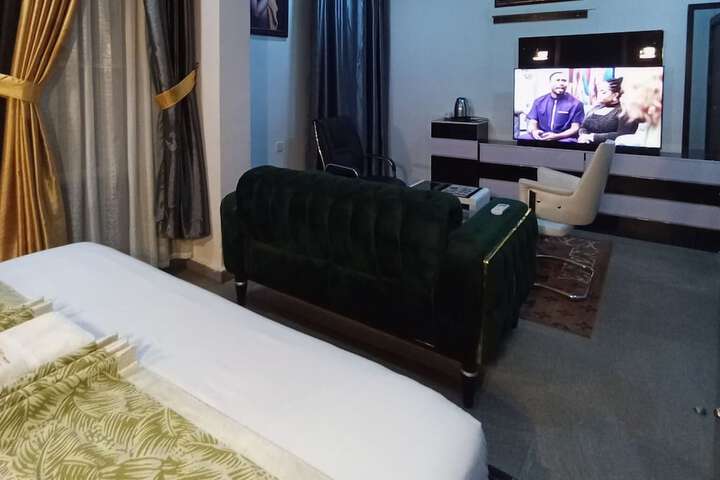 Room 13 of 45
