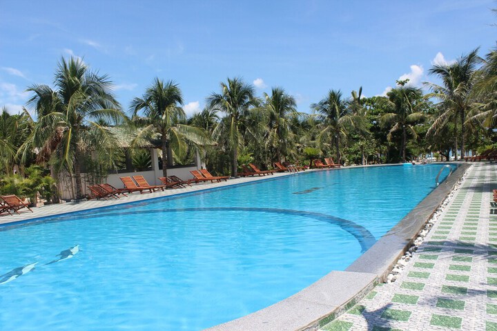 Hotel with Pool