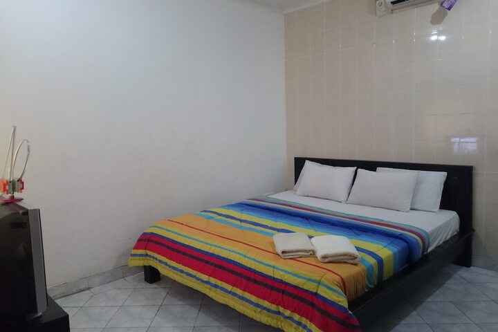 Room 8 of 33