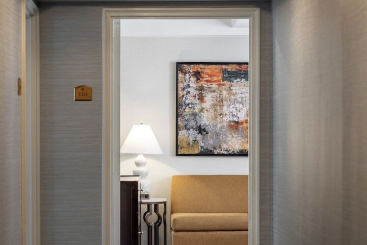 Room 28 of 67