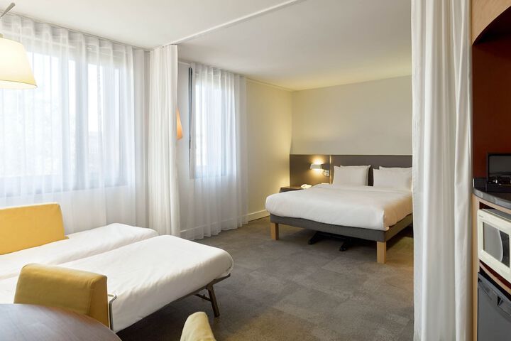 Room 9 of 30