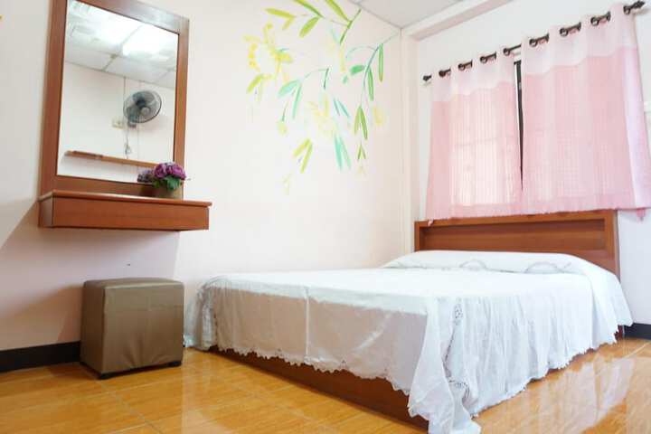 Room 11 of 27