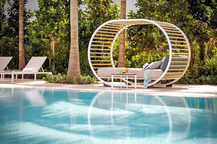 Hotel Pool