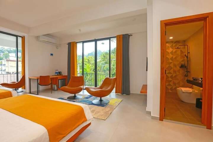 Room 6 of 30