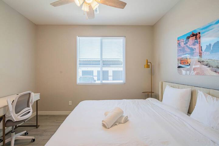 Room 2 of 37