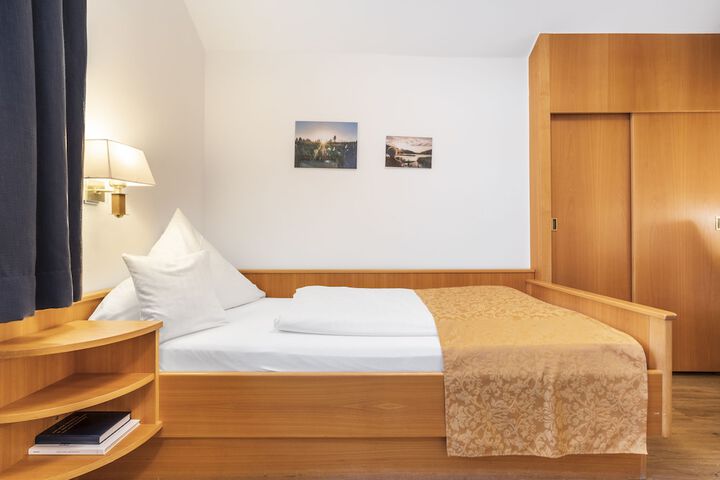 Room 9 of 95