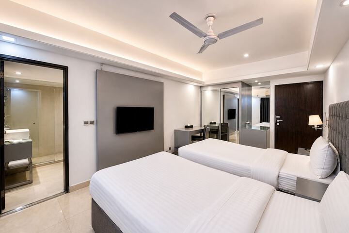 Room 9 of 63