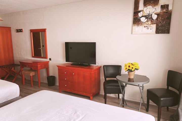 Room 7 of 128