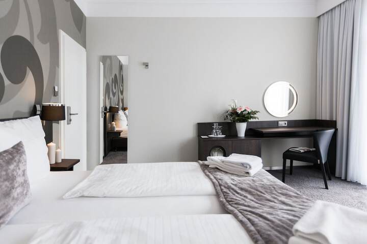Room 8 of 30