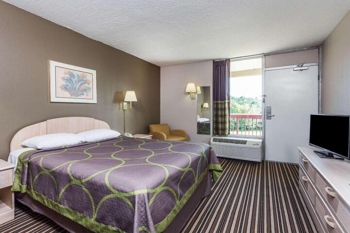 1 Queen Bed Mobility Accessible (2 of 8)