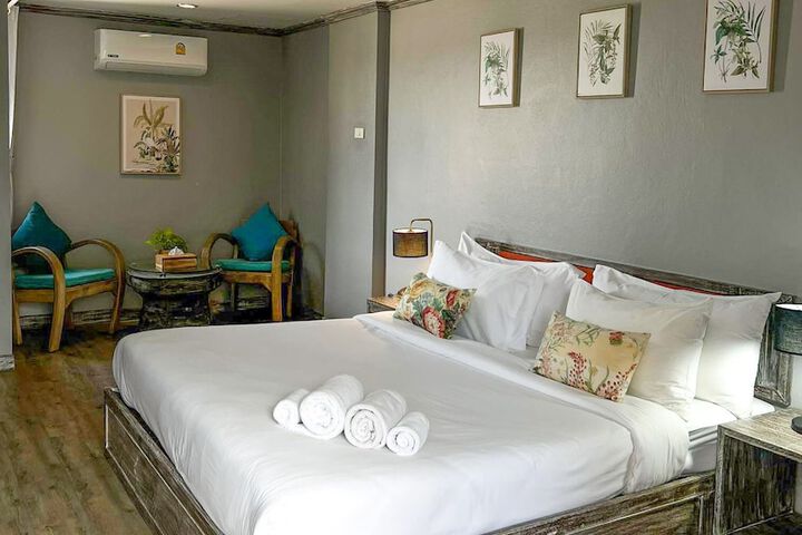 Room 33 of 150