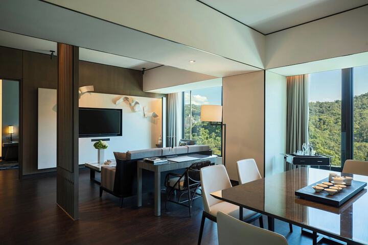 Room 17 of 49