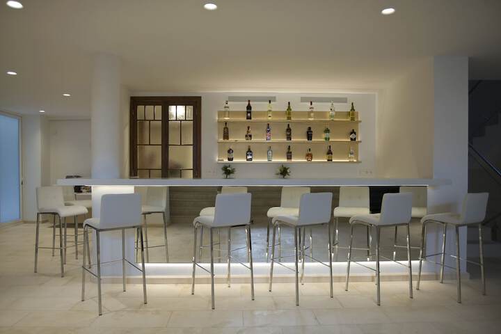 Lounge 46 of 64